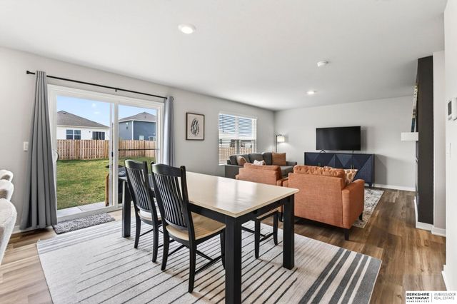 11860 S 115th Street, Papillion, NE 68046