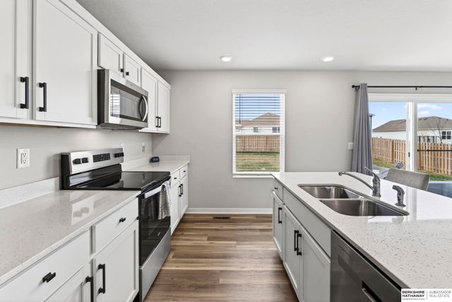 11860 S 115th Street, Papillion, NE 68046