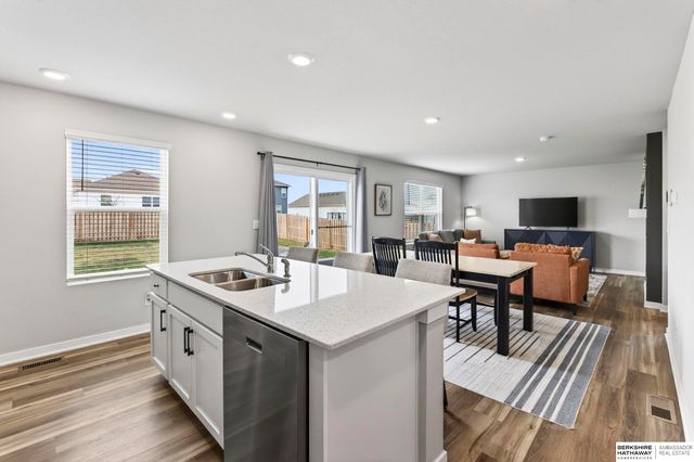 11860 S 115th Street, Papillion, NE 68046
