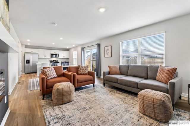 11860 S 115th Street, Papillion, NE 68046
