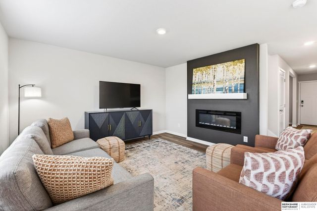11860 S 115th Street, Papillion, NE 68046