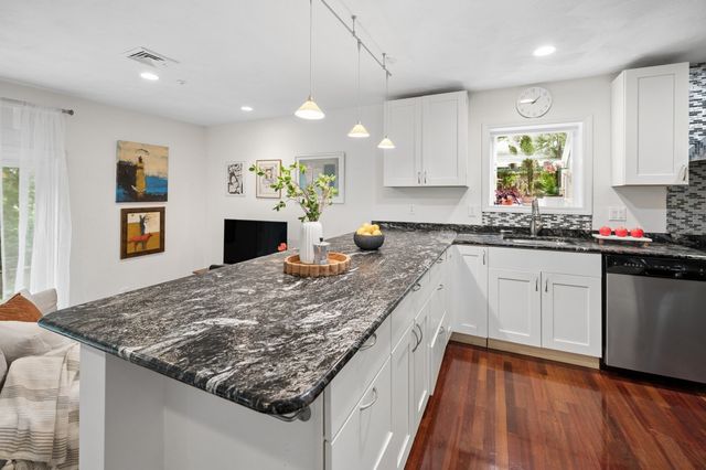 412 Parker St O, Newton, MA 02459