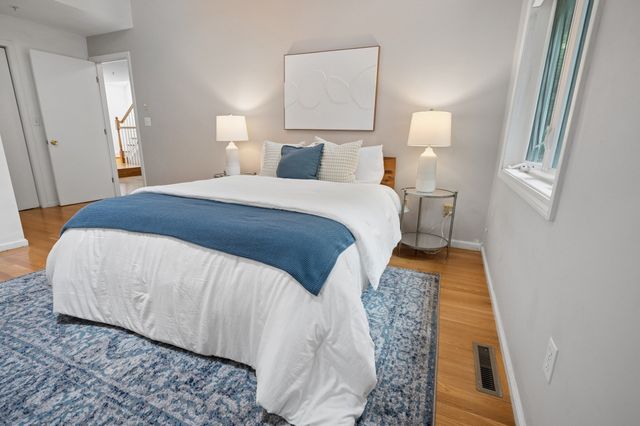 412 Parker St O, Newton, MA 02459
