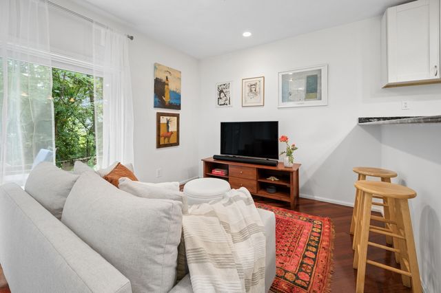 412 Parker St O, Newton, MA 02459