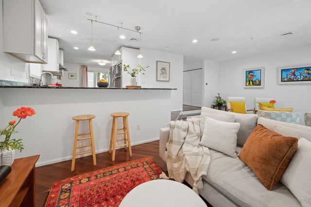 412 Parker St O, Newton, MA 02459
