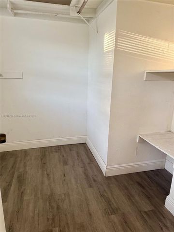 906 SW 74th Ave, North Lauderdale, FL 33068