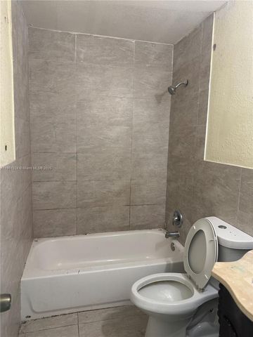 906 SW 74th Ave, North Lauderdale, FL 33068