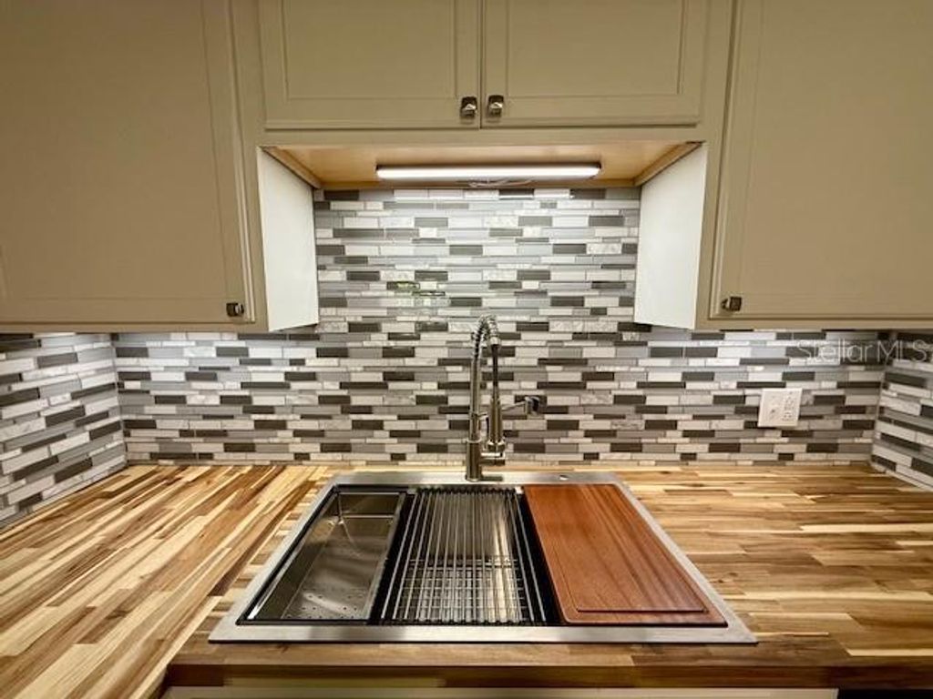 Image 12 of property listing at 18 CROOM ROAD, Brooksville, FL 34601