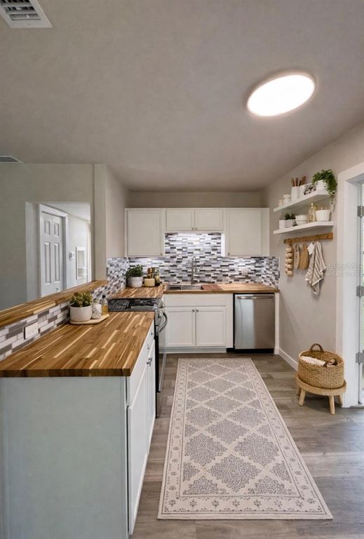 Image 10 of property listing at 18 CROOM ROAD, Brooksville, FL 34601