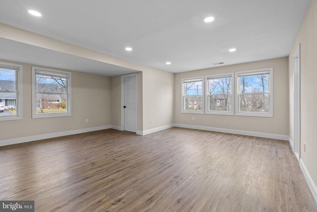 64 VIVIDLEAF LN, Levittown, PA 19054