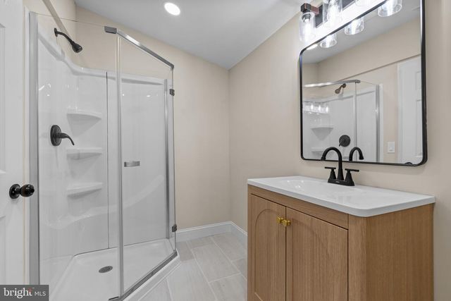 64 VIVIDLEAF LN, Levittown, PA 19054