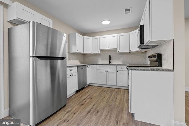 64 VIVIDLEAF LN, Levittown, PA 19054