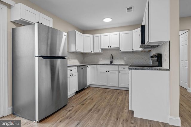 64 VIVIDLEAF LN, Levittown, PA 19054