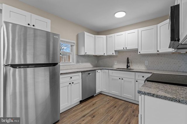 64 VIVIDLEAF LN, Levittown, PA 19054