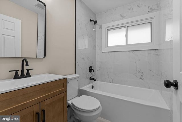 64 VIVIDLEAF LN, Levittown, PA 19054