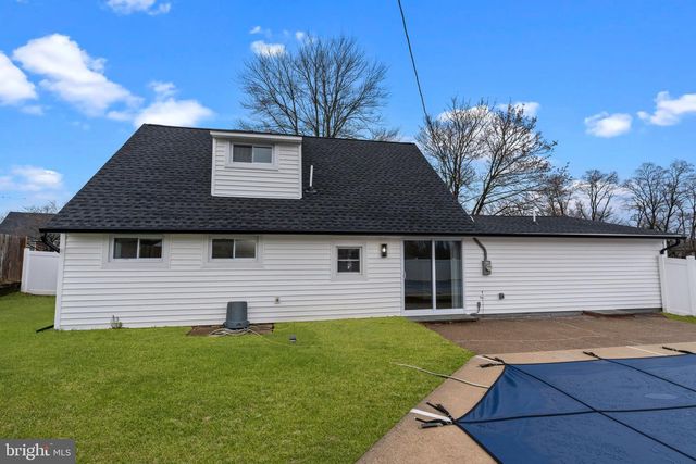 64 VIVIDLEAF LN, Levittown, PA 19054