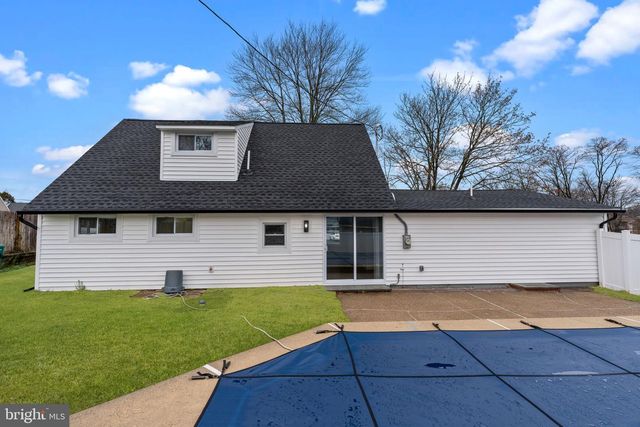 64 VIVIDLEAF LN, Levittown, PA 19054