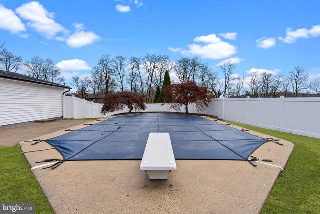 64 VIVIDLEAF LN, Levittown, PA 19054