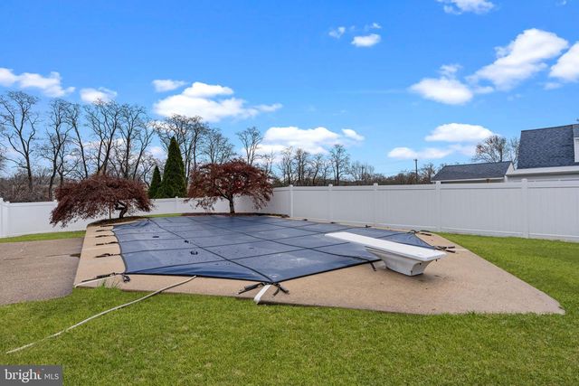 64 VIVIDLEAF LN, Levittown, PA 19054