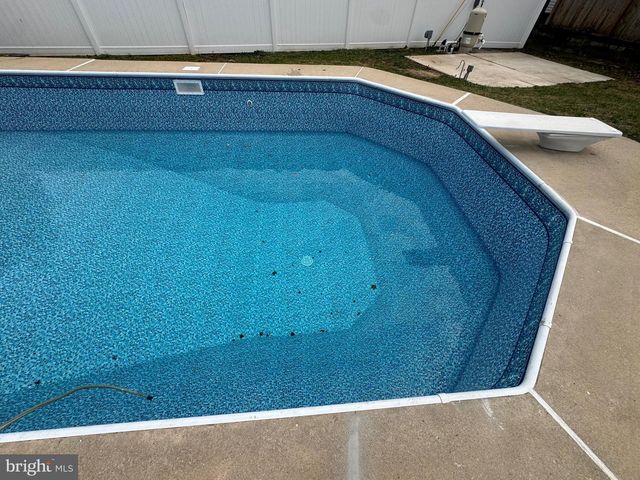 64 VIVIDLEAF LN, Levittown, PA 19054