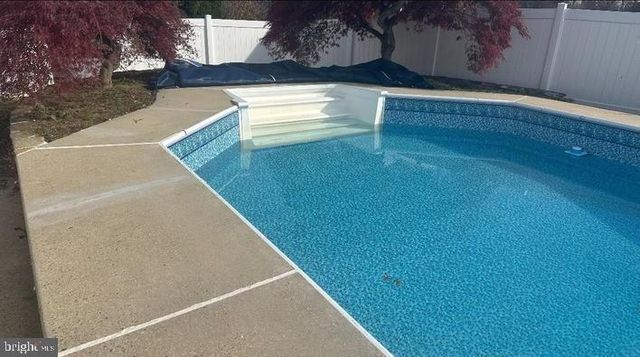 64 VIVIDLEAF LN, Levittown, PA 19054