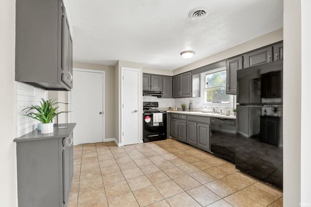 1816 Montgomery Court, Fort Wayne, IN 46815