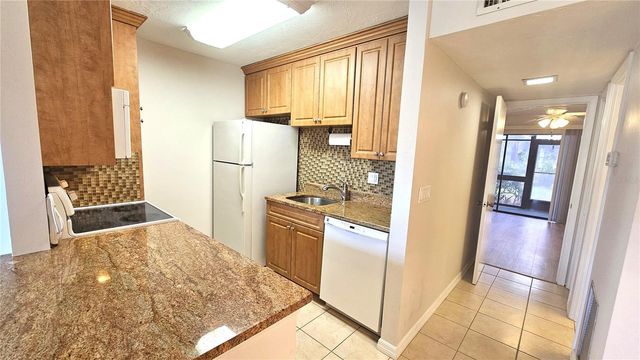 8 QUAILS RUN BOULEVARD 3, Englewood, FL 34223