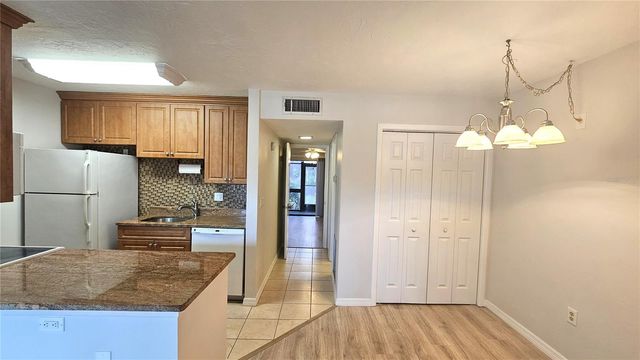 8 QUAILS RUN BOULEVARD 3, Englewood, FL 34223