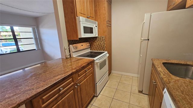 8 QUAILS RUN BOULEVARD 3, Englewood, FL 34223