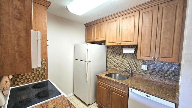 8 QUAILS RUN BOULEVARD 3, Englewood, FL 34223