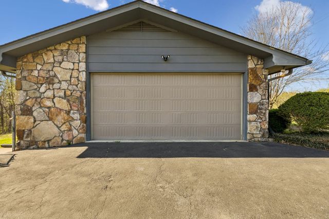 98 W Highland Drive, Ringgold, GA 30736