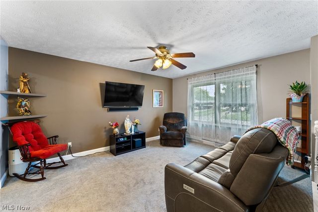 2371 Penny Lane, Austintown, OH 44515