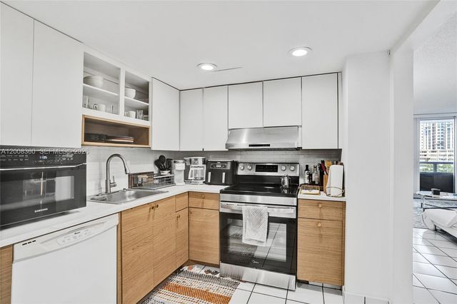 100 Bayview Dr 401, Sunny Isles Beach, FL 33160