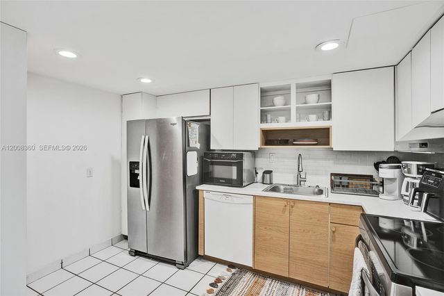 100 Bayview Dr 401, Sunny Isles Beach, FL 33160