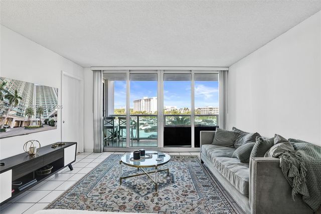 100 Bayview Dr 401, Sunny Isles Beach, FL 33160