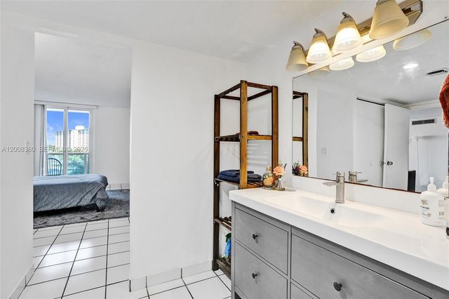 100 Bayview Dr 401, Sunny Isles Beach, FL 33160