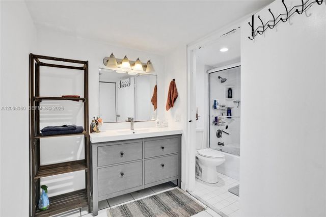 100 Bayview Dr 401, Sunny Isles Beach, FL 33160