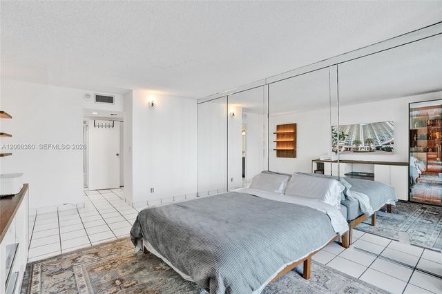 100 Bayview Dr 401, Sunny Isles Beach, FL 33160