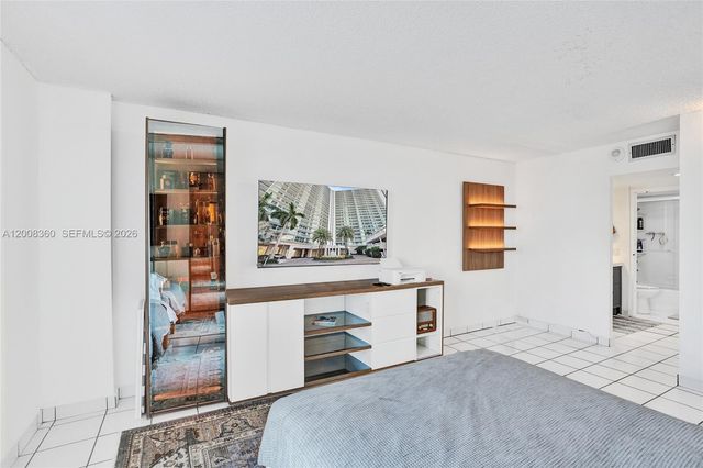 100 Bayview Dr 401, Sunny Isles Beach, FL 33160