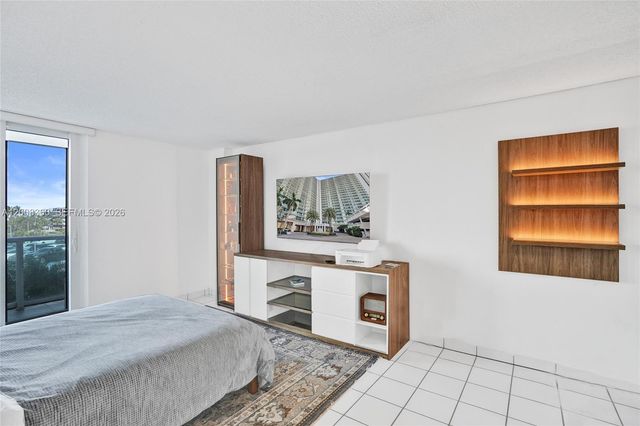 100 Bayview Dr 401, Sunny Isles Beach, FL 33160