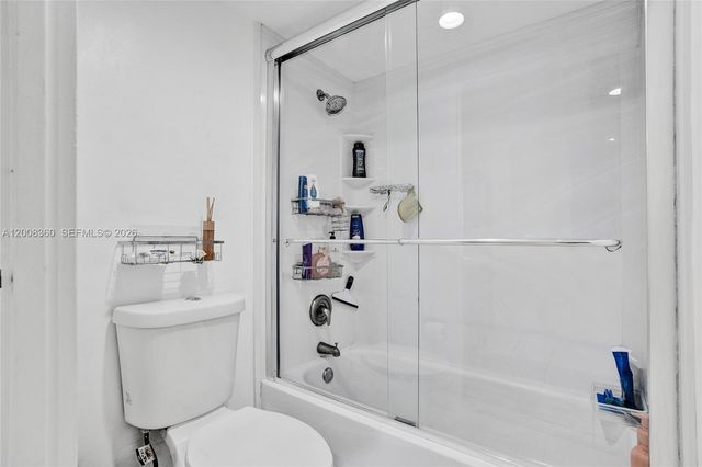 100 Bayview Dr 401, Sunny Isles Beach, FL 33160