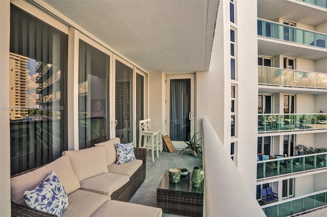 100 Bayview Dr 401, Sunny Isles Beach, FL 33160