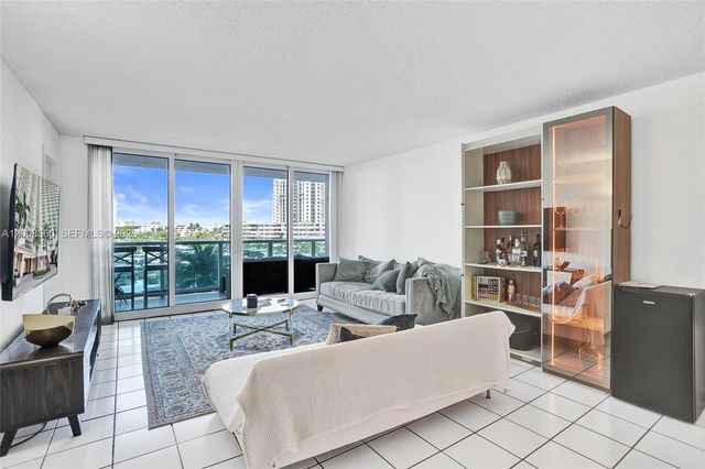 100 Bayview Dr 401, Sunny Isles Beach, FL 33160