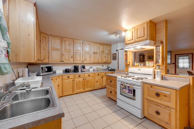 210 An County Road 2604, Tennessee Colony, TX 75861