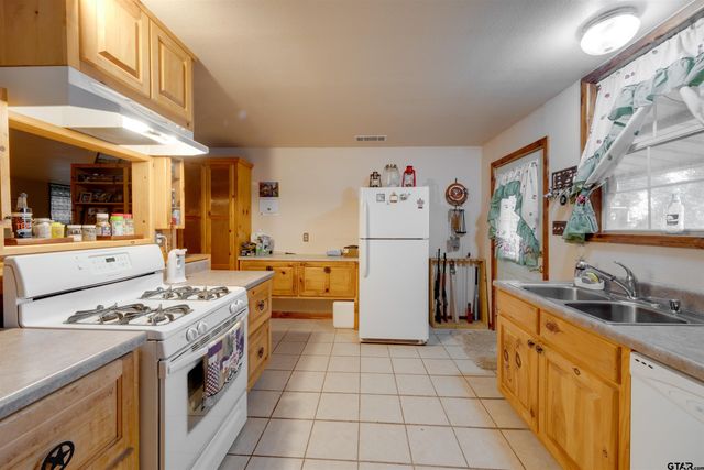 210 An County Road 2604, Tennessee Colony, TX 75861