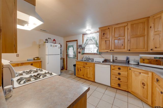 210 An County Road 2604, Tennessee Colony, TX 75861