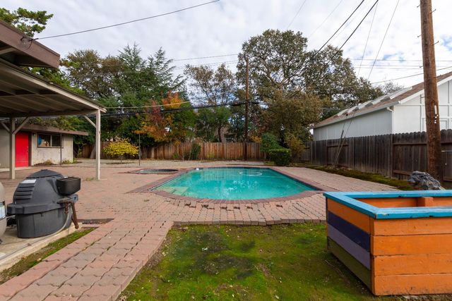 6651 14th St, Sacramento, CA 95831