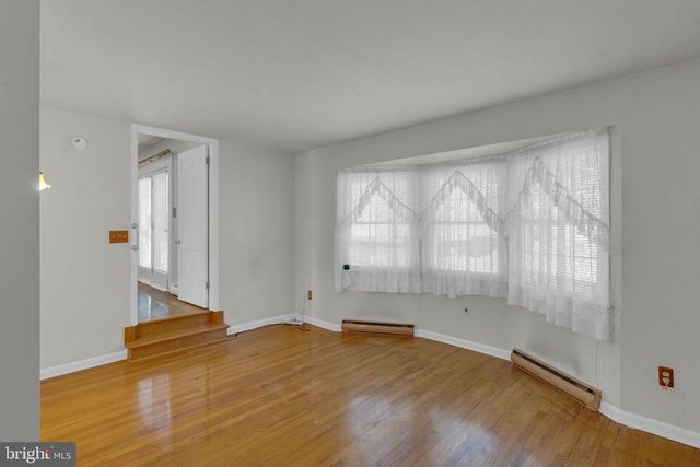 8 HUTCHINSON RD, Allentown, NJ 08501