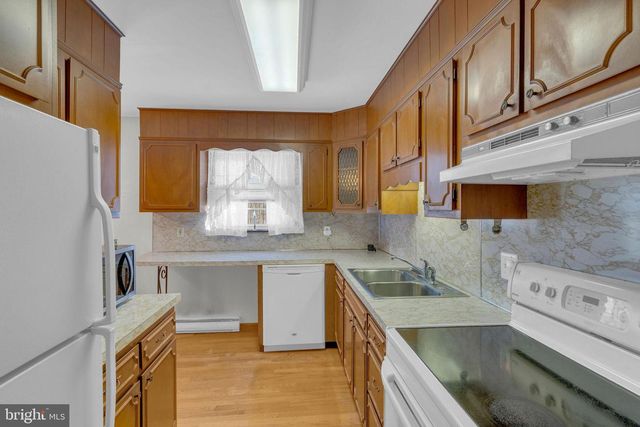 8 HUTCHINSON RD, Allentown, NJ 08501