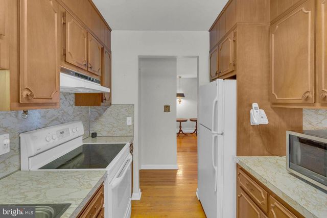 8 HUTCHINSON RD, Allentown, NJ 08501